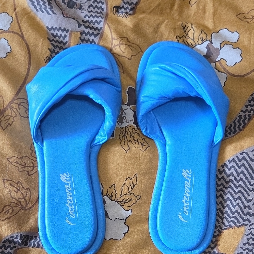 L'INTERVALLE Blue Slide Sandals with Twist-Strap Design